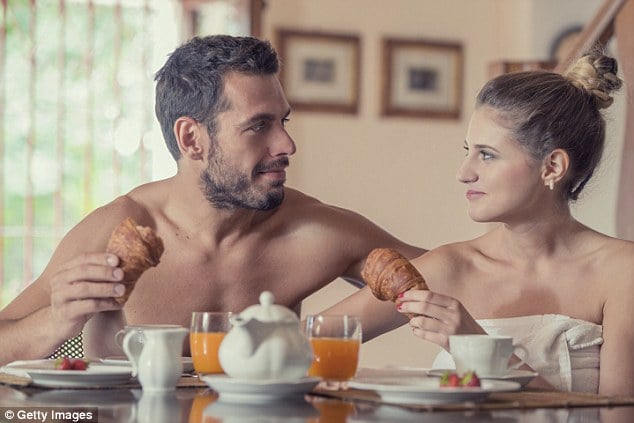 Tous à poil Dans ce restaurant on déguste son repas tout nu