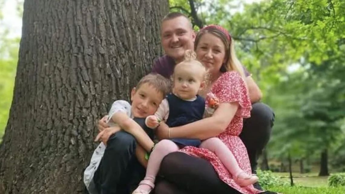 Lewis et Jordan Vye avec leurs enfants