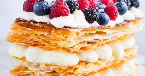 Préparez un millefeuille minute aux fruits rouges, le dessert express pour épater vos invités !