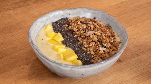22 g de protéines pour un smoothie bowl tropical, ça vous tente ? La recette prête en moins de 5 minutes !