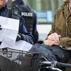 Confinement : deux motifs supplémentaires, obligation d’indiquer l’heure de sortie… découvrez la nouvelle attestation
