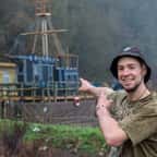 Le navire pirate The Daisy May construit par Sam Griffiss sur son terrain au bord de la Severn, à Bewdley, en Angleterre