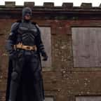 Batman existe. Il est anglais. Et il chasse des clowns méchants. Pour de vrai.