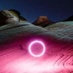 Grâce à un drone lumineux, il photographie des scènes qui semblent tout droit sorties d’un film de science-fiction