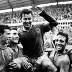 Just Fontaine, légende des Bleus et meilleur buteur du Mondial 1958, est décédé à l’âge de 89 ans