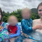 Saskia Dalyanci, son compagnon Ben et leurs trois enfants, installés à Chiang Mai, en Thaïlande