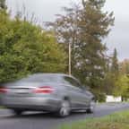 Voiture passant devant un radar