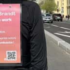 « Vous courez après votre future communicante ! », elle affiche son CV dans le dos lors d’une course pour attirer les employeurs