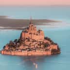 Les grandes marées transforment le Mont-Saint-Michel qui redevient une île, un événement rare
