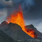 Volcan en irruption 