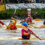 Belgique :  350 personnes se lancent dans une course sur l'eau dans des... citrouilles géantes pour Halloween