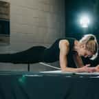 À 58 ans, elle bat le record du monde féminin de gainage avec un chrono hallucinant