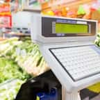 Il pèse une console de jeu sur une balance de fruits et légumes et repart avec pour... 9 euros