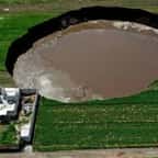 Mexique : un gouffre géant d’origine inconnue est apparu au milieu des champs 