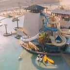 En Californie, cet hôtel hors-norme abrite un lagon géant et un parc d'attractions aquatique