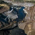 Les derniers morceaux du barrage d'Iron Gate sont retirés sur la Klamath, en Californie, en août 2024