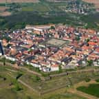 En Alsace, la commune de Neuf-Brisach impressionne par sa forme unique au monde