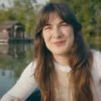 Les cabanes flottantes du lac acheté par Alice dans le Lot-et-Garonne
