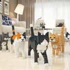 Une entreprise chinoise a cr&eacute;&eacute; des statues Lego en forme de chats, pour ceux qui ne se lassent pas de les aimer ! 