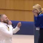 Bruxelles : un homme fait sa demande en mariage dans le parlement européen 