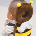 Cet adorable sac à dos abeille permet de protéger la tête de votre bébé