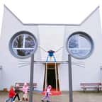 En Allemagne, une maternelle en forme de chat accueille les enfants