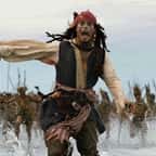 Johnny Depp endosse le costume du capitaine Jack Sparrow pour un enfant malade 