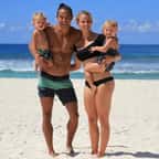 Garrett et Jessica Gee avec leurs enfants