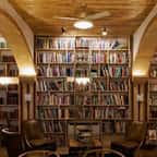 Le paradis des lecteurs : ce magnifique hôtel possède près de 50 000 livres sur ses murs et c'est fascinant