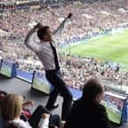 Coupe du monde 2018 : ce moment où Emmanuel Macron saute de joie au premier but des Bleus est devenu culte