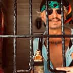 Lors d'un festival, Johnny Depp reçoit son prix derrière les barreaux et provoque ses détracteurs