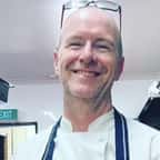 « Ils peuvent aller se faire foutre » : ce grand chef bannit les végans de son restaurant et déclenche un vif débat sur la toile