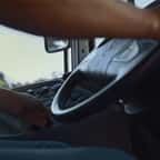 Ce chauffeur d'un bus s'enfuit et abandonne ses 42 passagers sur une autoroute