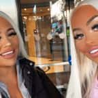 Obsédées par Barbie, ces deux jumelles dépensent plus de 100 000€ pour ressembler à leur poupée préférée ! 