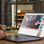 Un internaute navigue sur YouTube