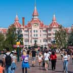 Des visiteurs au parc Disneyland Paris