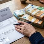 Une femme touchait des allocations chômage alors qu'elle possédait 600 000 euros sur ses comptes.