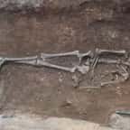 Un mystérieux squelette d'une femme entouré de sirènes retrouvé dans une tombe vieille de 2000 ans