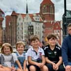 Brittany Balinski, son mari et leurs quatre enfants, installés en Pologne depuis juillet 2026