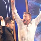 Jamie DIng et Ben Affleck remportent le jackpot dans Qui veut gagner des millions ?