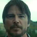 Josh Hartnett dans la série Below sur Netflix 