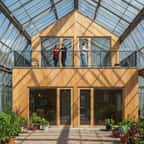 La maison à l'intérieur de la serre