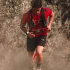 un homme fait du trail