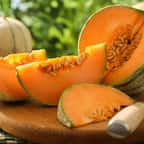 un melon coup&eacute; en tranches