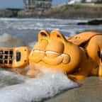 Un téléphone Garfield échoué sur une plage bretonne 