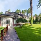 une maison dans un endroit paradisiaque