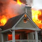 Une maison en feu
