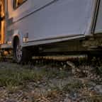 Vip&egrave;re sous caravane
