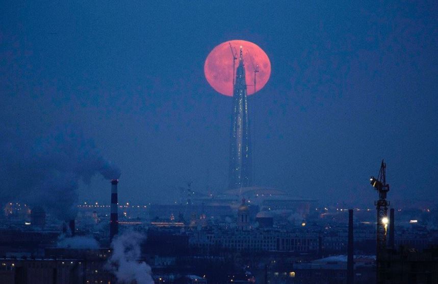 La Super Lune bleue de sang en photos : les plus beaux clichés d'un phénomène extraordinaire ! Par Hugo N. St%20Petersourg%20-%20%40br0wngodfather