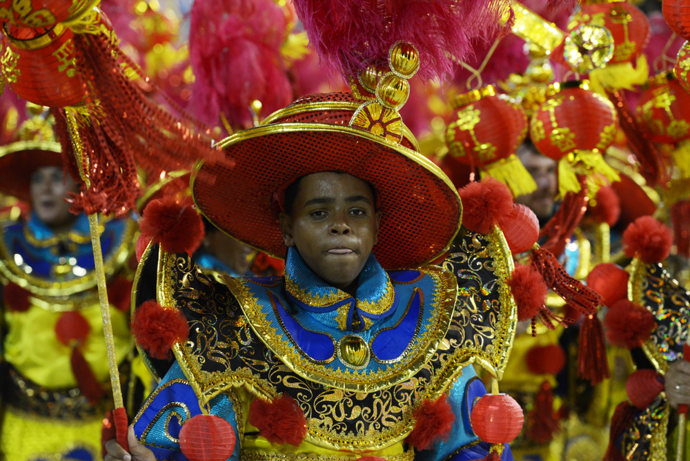 30 photos des festivités du carnaval de Rio qui vient de s'achever, preuve que c'est à faire au moins une fois dans sa vie ! Par Pauline M. (+Vid.61mn sur Bidfoly.com)                       Shutterstock_1023000943